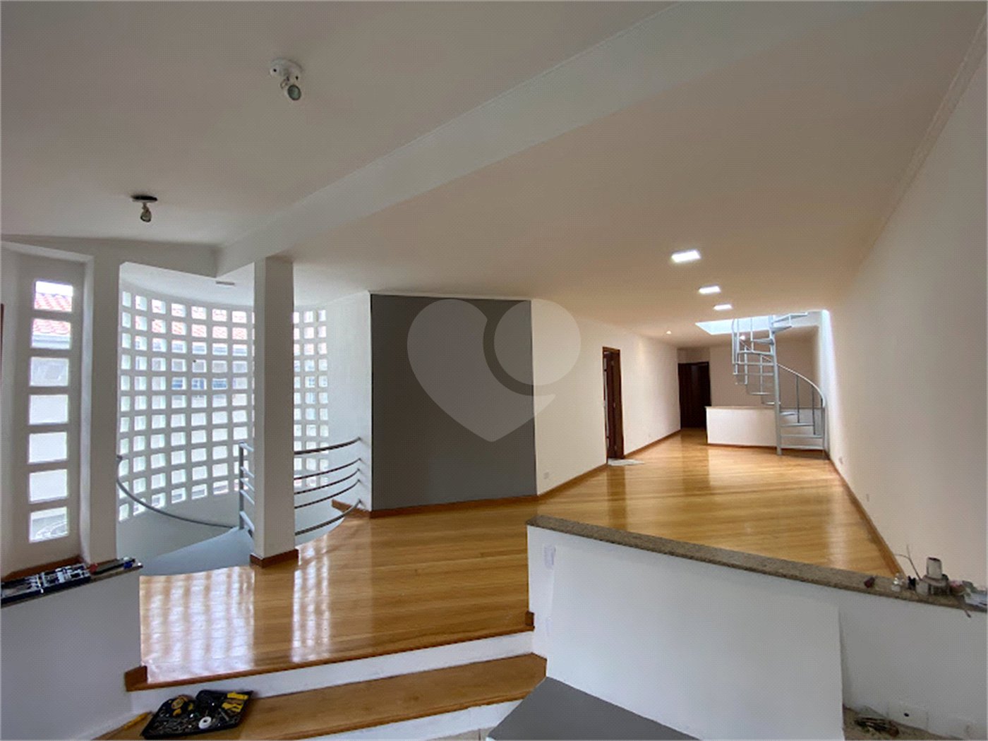 Sobrado à venda com 7 quartos, sendo 2 suítes, em Brooklin Paulista, São Paulo, SP