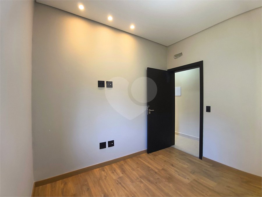 Casa à venda com 2 quartos, sendo 1 suíte, no condomínio Terras de São Francisco, Sorocaba - SP