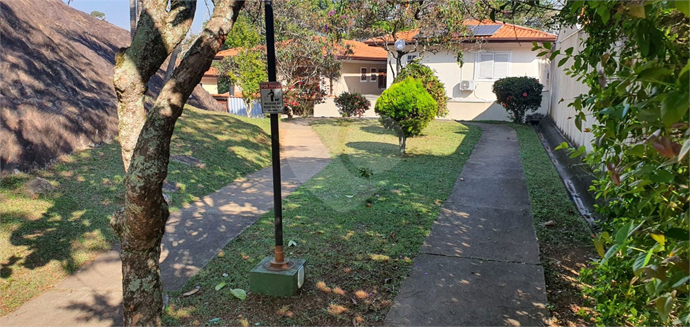 Casa à venda com 4 quartos, sendo 2 suítes, no condomínio Vila Panamericana, São Paulo - SP