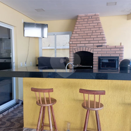 Casa à venda com 3 quartos, sendo 1 suíte, no condomínio Campos do Conde I, Paulínia - SP
