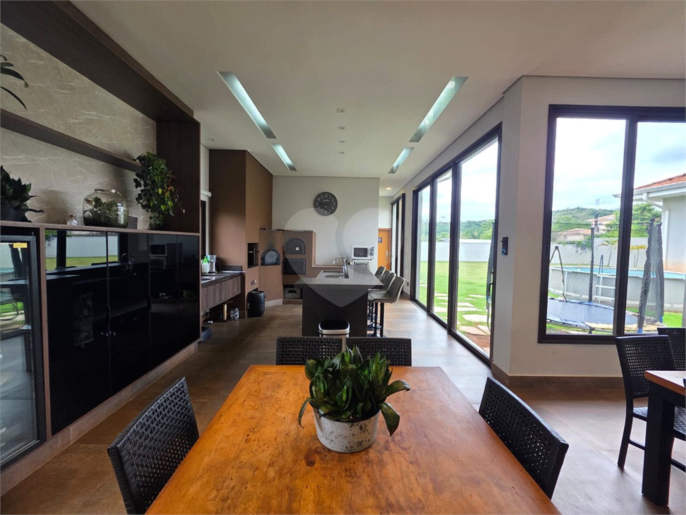 Casa à venda com 4 suítes no condomínio Residencial Jardim Primavera, Louveira - SP