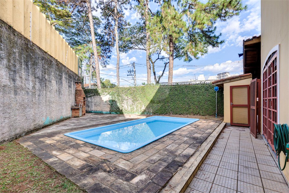 Sobrado à venda com 3 quartos, sendo 1 suíte, em Alto da Boa Vista, São Paulo, SP