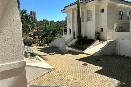 Casa à venda com 4 suítes no condomínio Villaggio Houda, São Paulo - SP