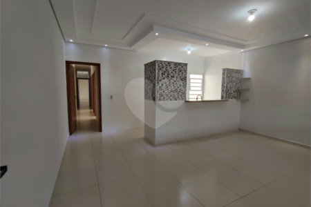 Casa para alugar com 3 quartos, sendo 1 suíte,  em Jardim Itália, Itapetininga, SP