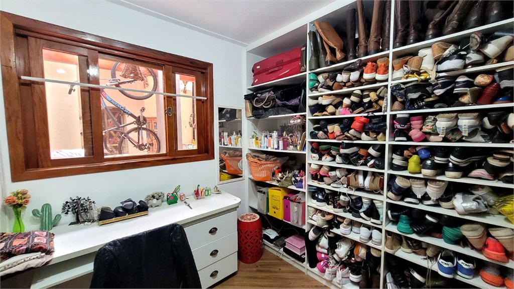 Casa à venda com 3 quartos, sendo 1 suíte, no condomínio Associação Reserva das Hortênsias, Mairiporã - SP