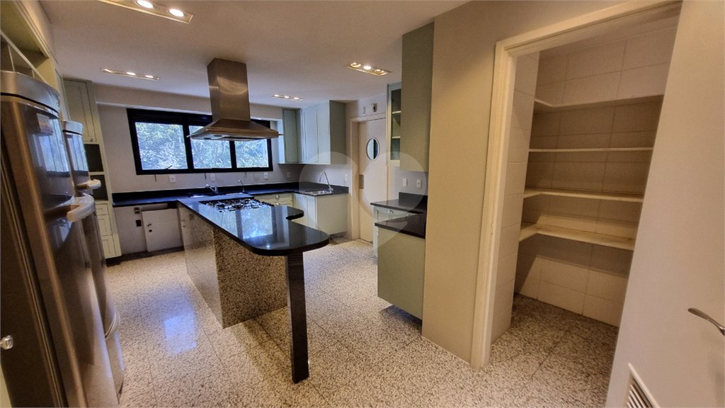 Apartamento para alugar com 6 quartos, sendo 4 suítes,  em Panamby, São Paulo, SP