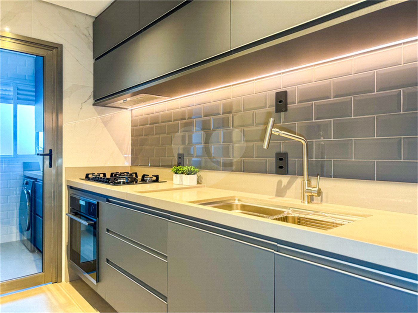 Apartamento à venda com 3 quartos, sendo 1 suíte, em Vila Suzana, São Paulo, SP