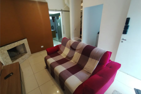 Casa à venda com 2 quartos, sendo 1 suíte, no condomínio Residencial Viva Vida, Cotia - SP