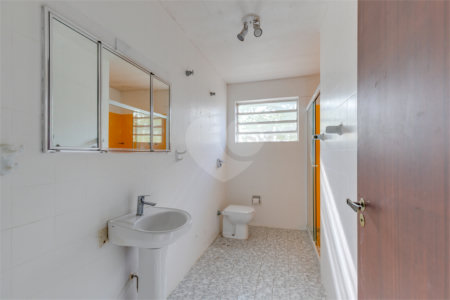 Sobrado à venda com 3 quartos, sendo 1 suíte, em Alto da Boa Vista, São Paulo, SP