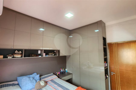 Casa à venda com 3 quartos, sendo 1 suíte, no condomínio Horto Florestal Villagio, Sorocaba - SP