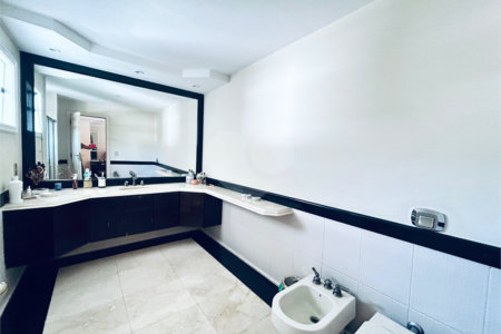 Casa à venda com 8 quartos, sendo 7 suítes, em Barra da Tijuca, Rio de Janeiro, RJ