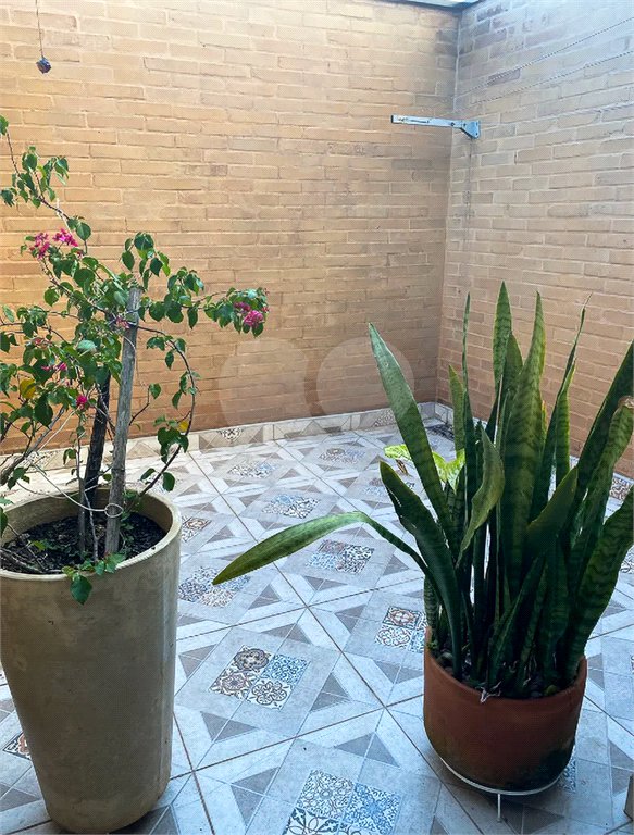 Casa Térrea com Acabamento em Tijolo Aparente e Quintal Amplo - Próximo ao Shopping Iguatemi