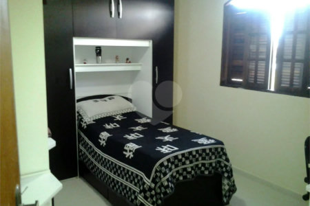 Casa com 260m² , 3 pavimentos , 6 dormitórios , 1 suíte , 3 vagas , a venda no Itaim Paulista.