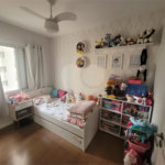 Apartamento de 03 dormitórios totalmente reformado com 02 vagas de Garagem escrituradas e livres.