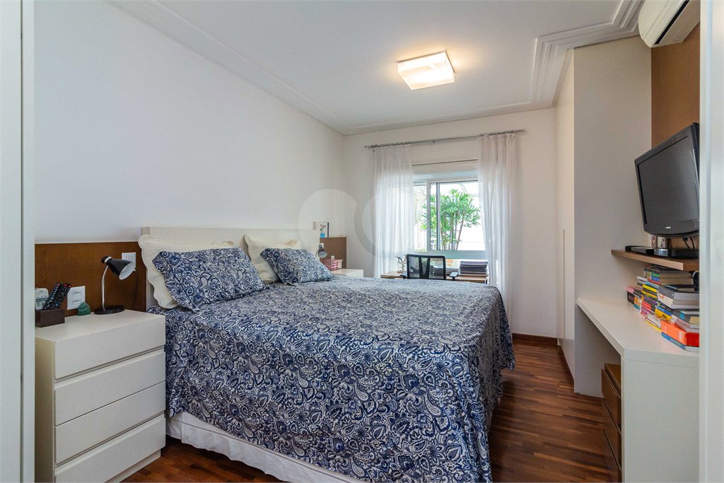 Apartamento à venda com 3 suítes em Vila Cordeiro, São Paulo, SP