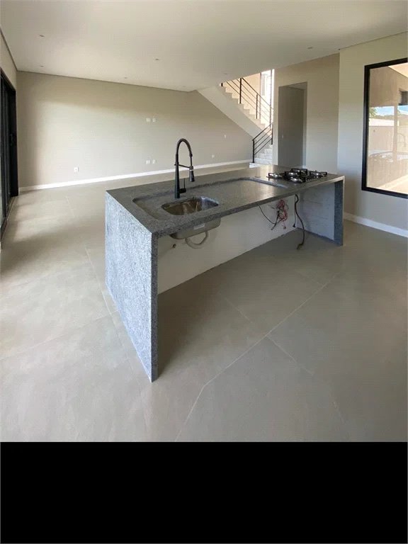 Casa à venda com 3 suítes no condomínio Parque das Camélias, Jundiaí - SP