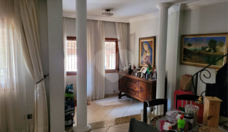 Sobrado à venda com 4 quartos, sendo 3 suítes,  em Horto, São Paulo, SP