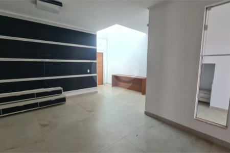 Sobrado à venda com 3 suítes em Vila Nastri, Itapetininga, SP