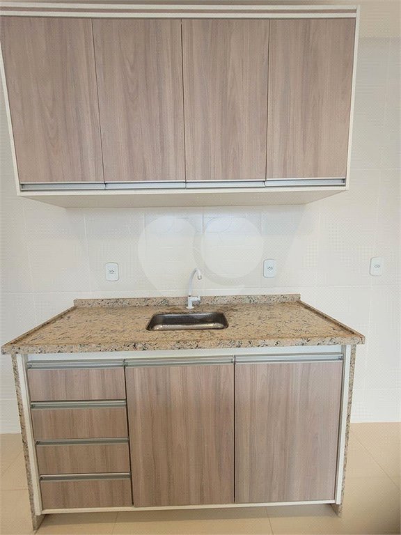 Apartamento para alugar com 2 quartos em Miguel Couto, Cabo Frio, RJ