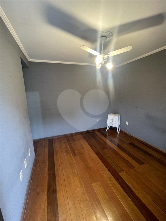 Casa à venda com 5 quartos, sendo 3 suítes, no condomínio Recanto das Palmeiras, Rio de Janeiro - RJ