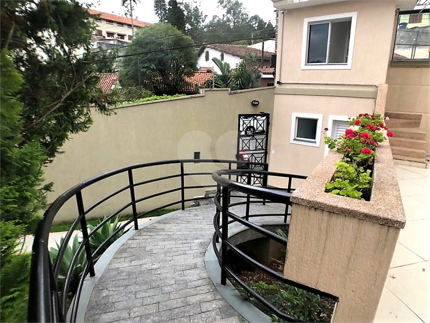 Casa à venda com 3 quartos, sendo 1 suíte, no condomínio Res Vista Verde, São Paulo - SP
