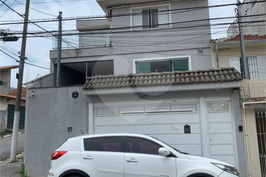 Sobrado à venda com 3 suítes em Vila Nivi, São Paulo, SP