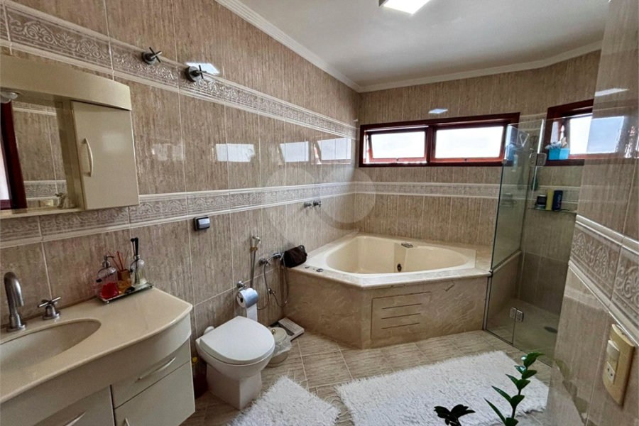 Sobrado à venda com 4 quartos, sendo 1 suíte, em Tremembé, São Paulo, SP