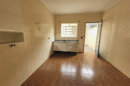 Casa à venda com 3 quartos, sendo 1 suíte, em Parque Maria Domitila, São Paulo, SP