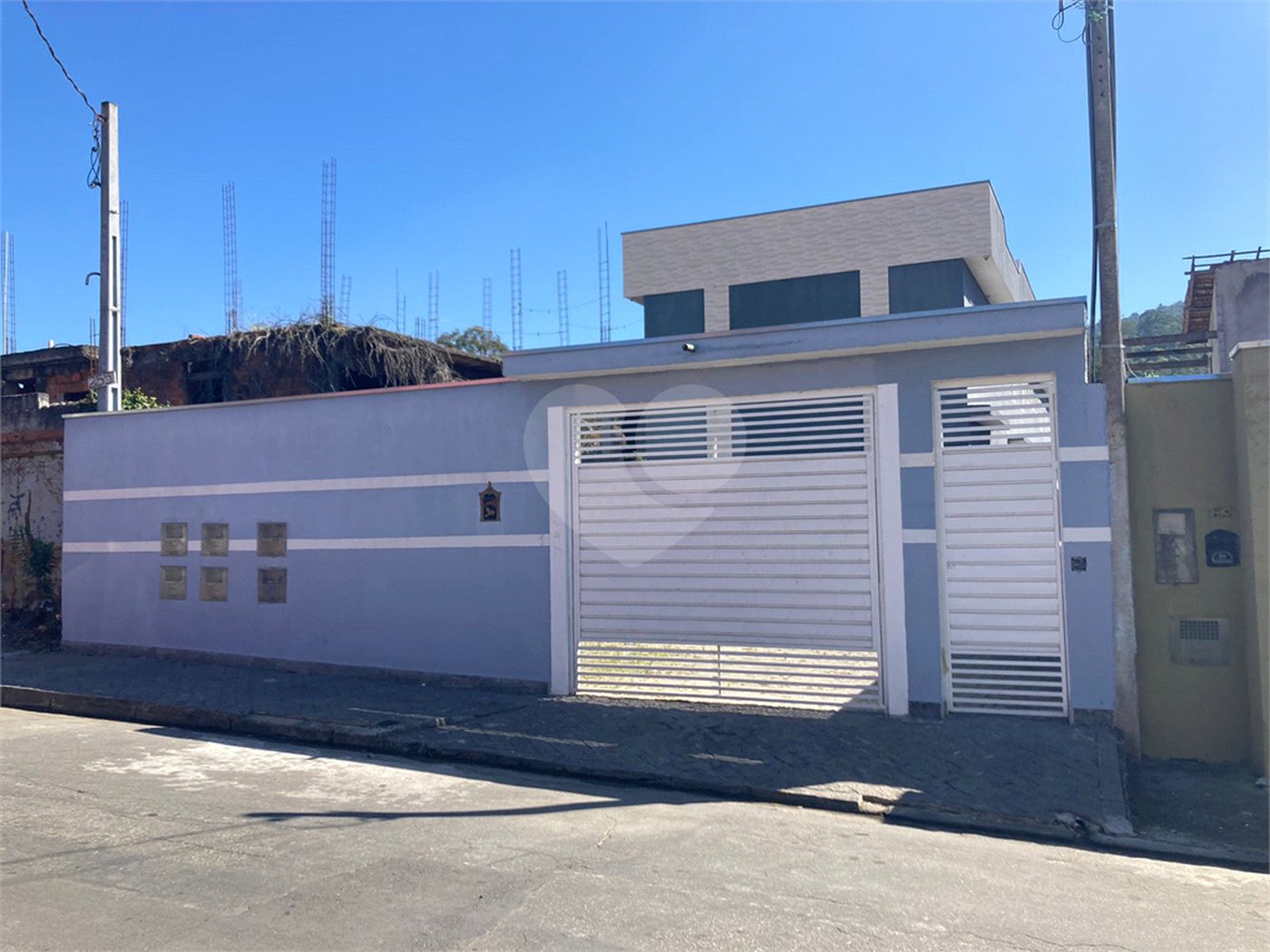 Casa à venda com 2 suítes no condomínio Villagio, Mogi das Cruzes - SP