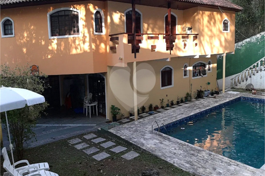 Casa à venda com 6 quartos, sendo 4 suítes, no condomínio Alpes da Cantareira, Mairiporã - SP
