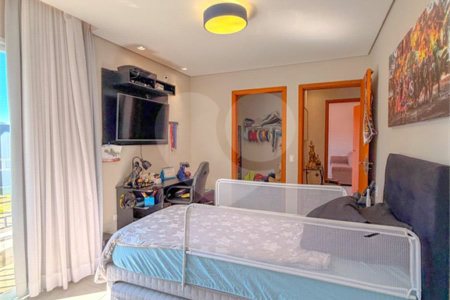 Casa à venda com 3 suítes no condomínio Figueira Garden, Atibaia - SP