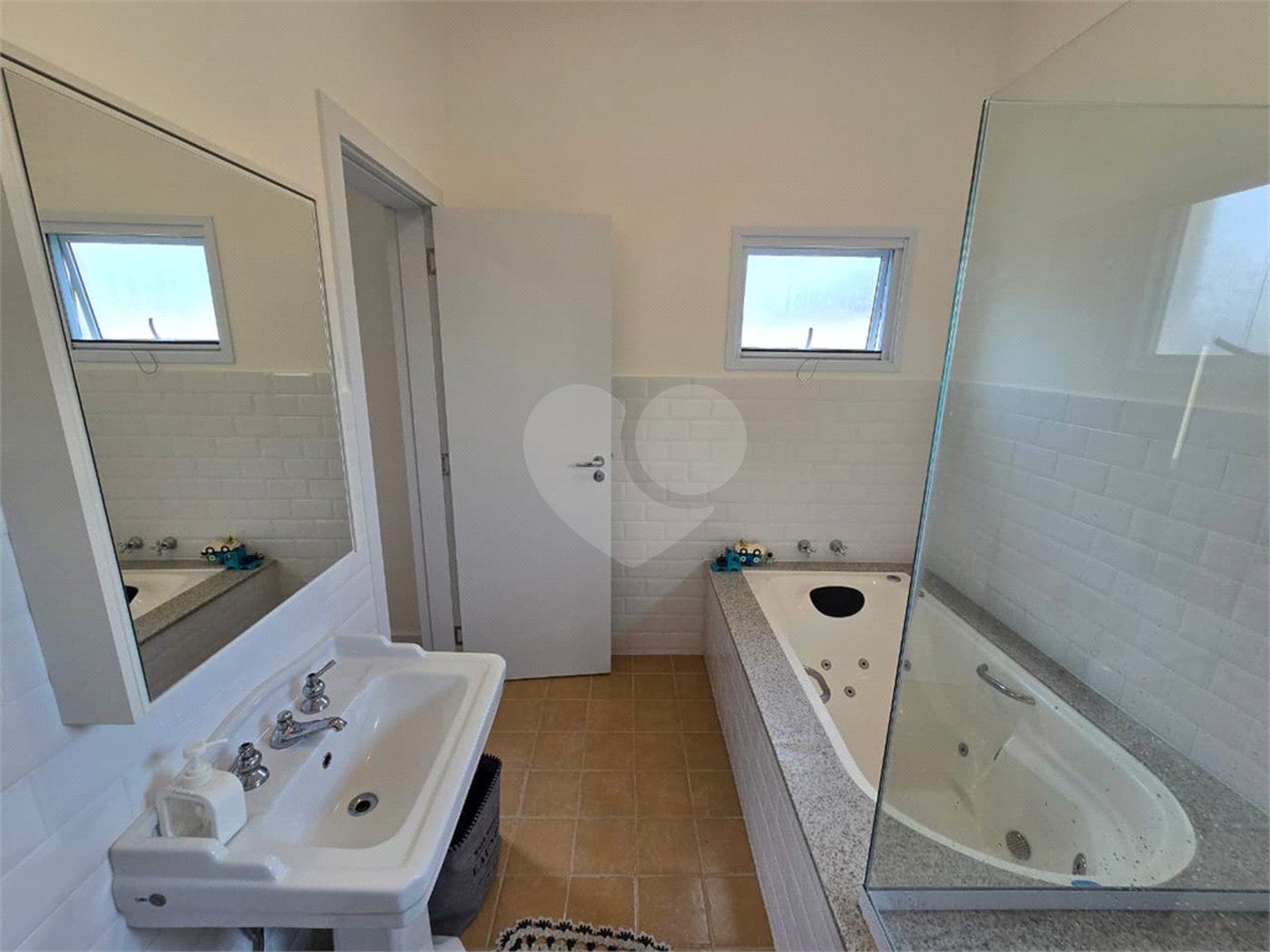 Casa à venda com 3 quartos, sendo 1 suíte,  no condomínio Golden Ville, Itapetininga - SP