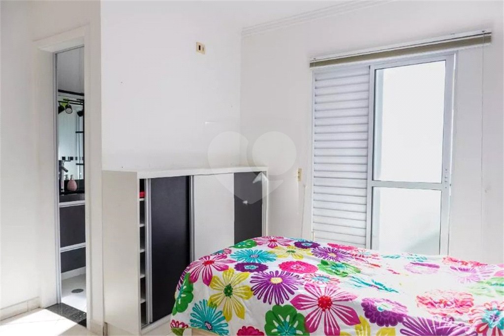 Casa à venda com 3 quartos, sendo 1 suíte,  no condomínio Rafaela I, São Paulo - SP