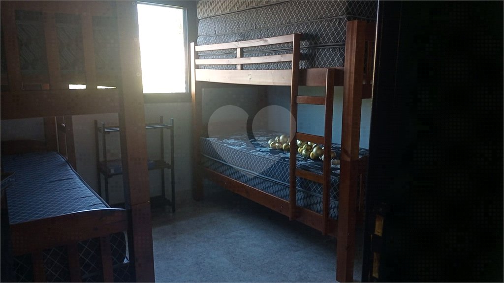 Casa à venda com 3 quartos, sendo 1 suíte, no condomínio Village da Serra, Araçoiaba da Serra - SP