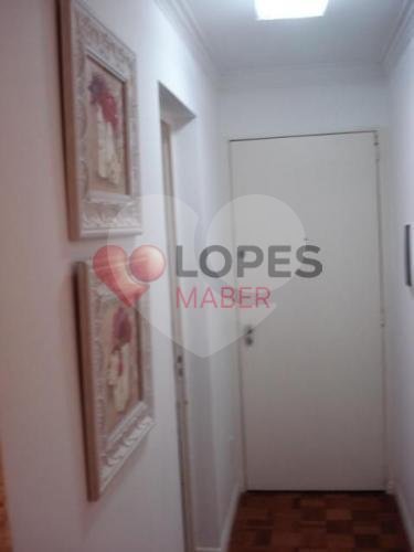 APARTAMENTO COM VARANDA.