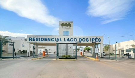 Casa à venda com 3 quartos, sendo 1 suíte, no condomínio Lago dos Ipês, Itapetininga - SP
