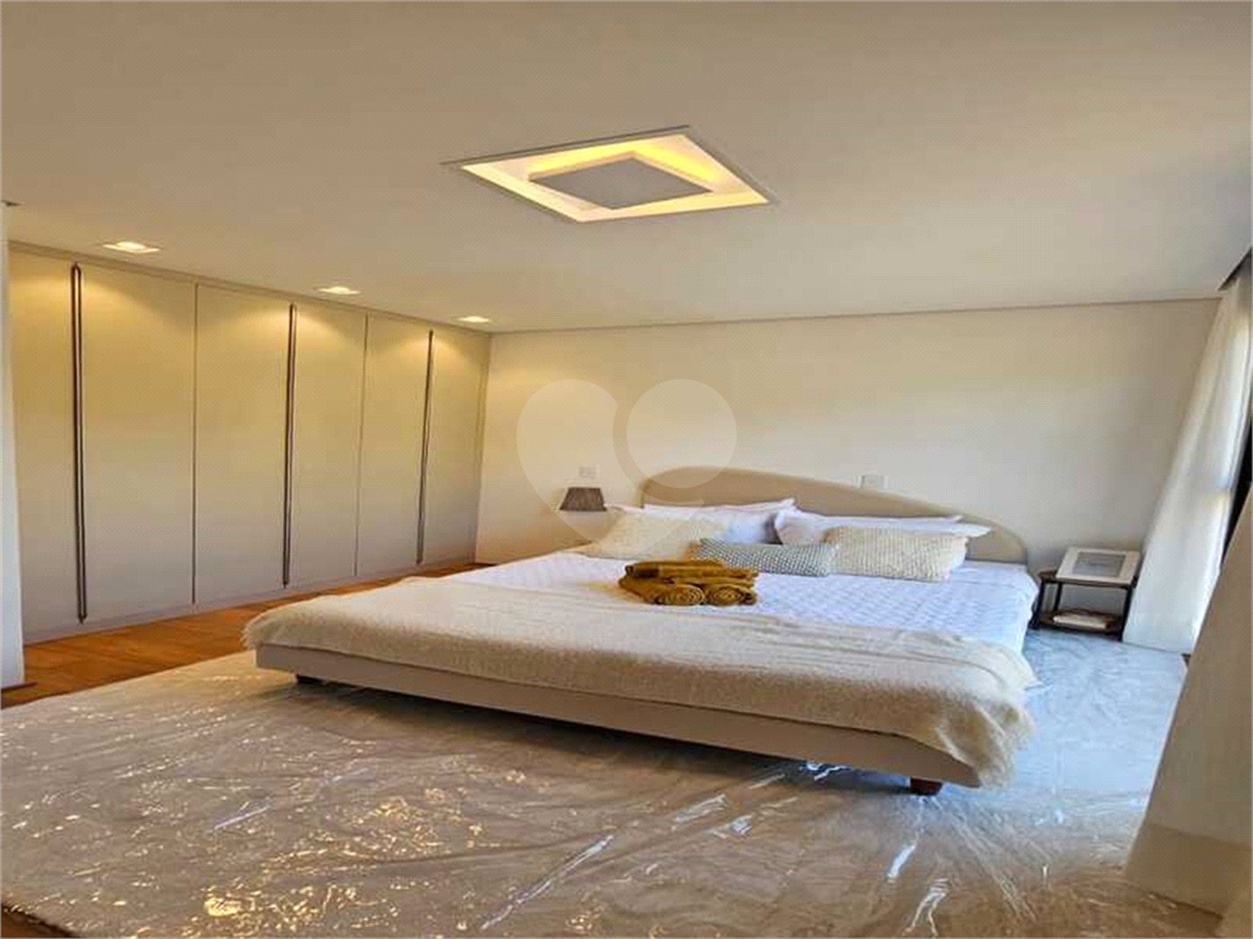 Casa à venda com 3 suítes no condomínio Lagú, São Roque - SP