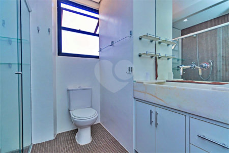 Apartamento à venda com 3 quartos, sendo 1 suíte, em Vila Olímpia, São Paulo, SP
