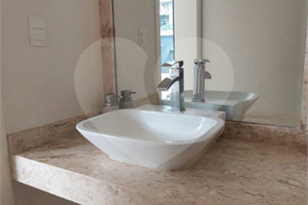 Casa à venda com 3 suítes no condomínio Figueira Garden, Atibaia - SP