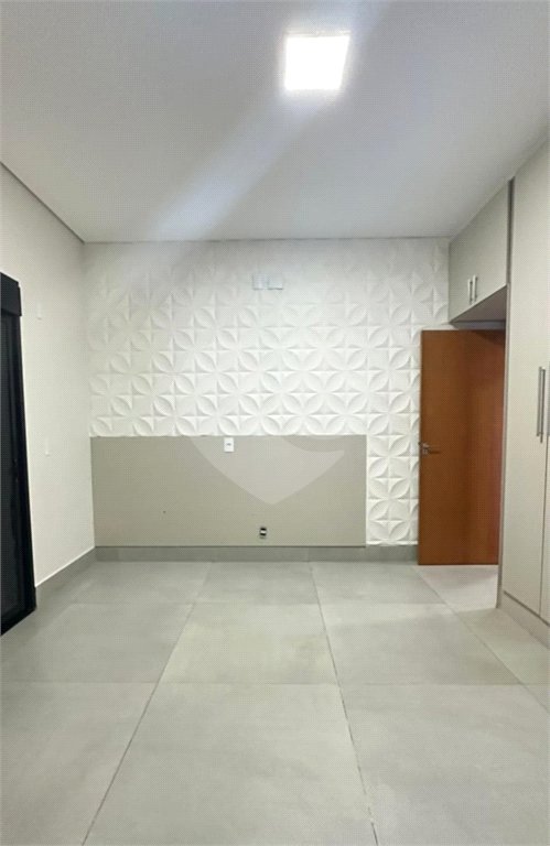 Casa à venda com 3 quartos, sendo 2 suítes, no condomínio Residencial Maria Dulce, Indaiatuba - SP