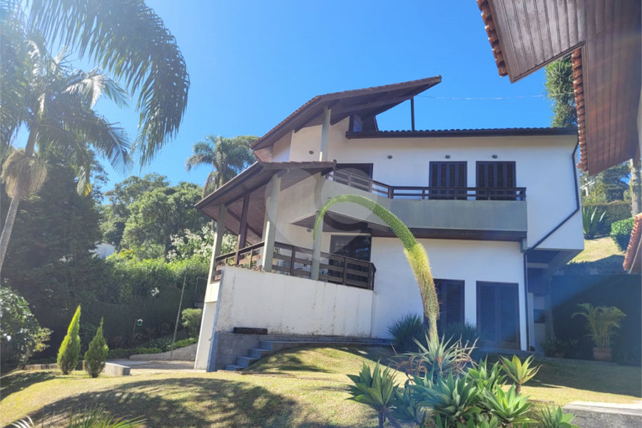 Casa à venda com 3 quartos, sendo 1 suíte, no condomínio Alpes da Cantareira, Mairiporã - SP