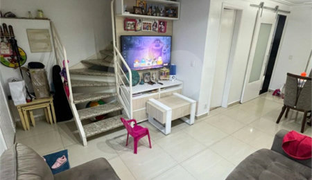 Casa à venda com 3 quartos, sendo 1 suíte, no condomínio Vila das Cores, São Paulo - SP