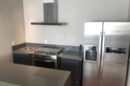 Apto 220 metros no Campo Belo. varanda, 5 vagas, 3 suítes. Visite