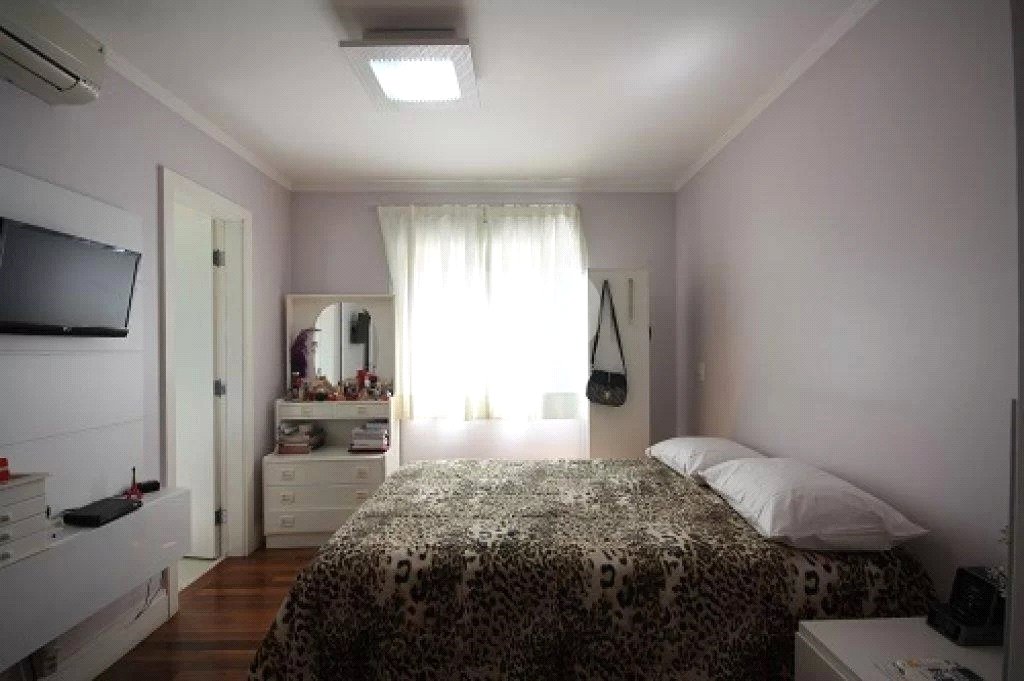 Casa à venda com 4 quartos, sendo 2 suítes, no condomínio Melbourne Residence, São Paulo - SP