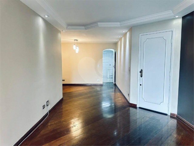 Apartamento à venda com 3 quartos, sendo 1 suíte,  em Alto da Boa Vista, São Paulo, SP