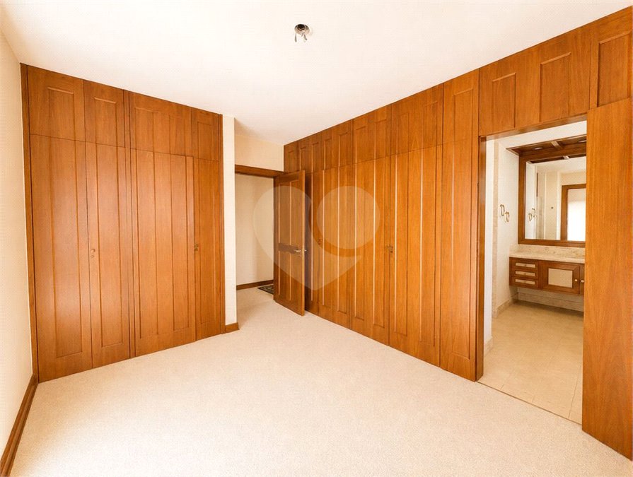 Apartamento à venda com 3 suítes em Moema, São Paulo, SP