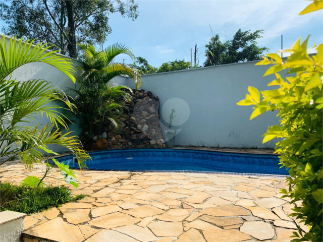 Sobrado à venda com 4 quartos, sendo 3 suítes,  em Interlagos, São Paulo, SP