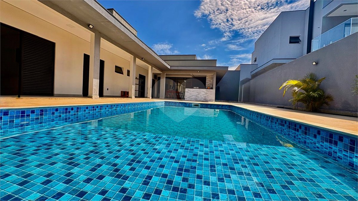 Casa à venda com 3 suítes no condomínio Village Ipanema 2, Araçoiaba da Serra - SP