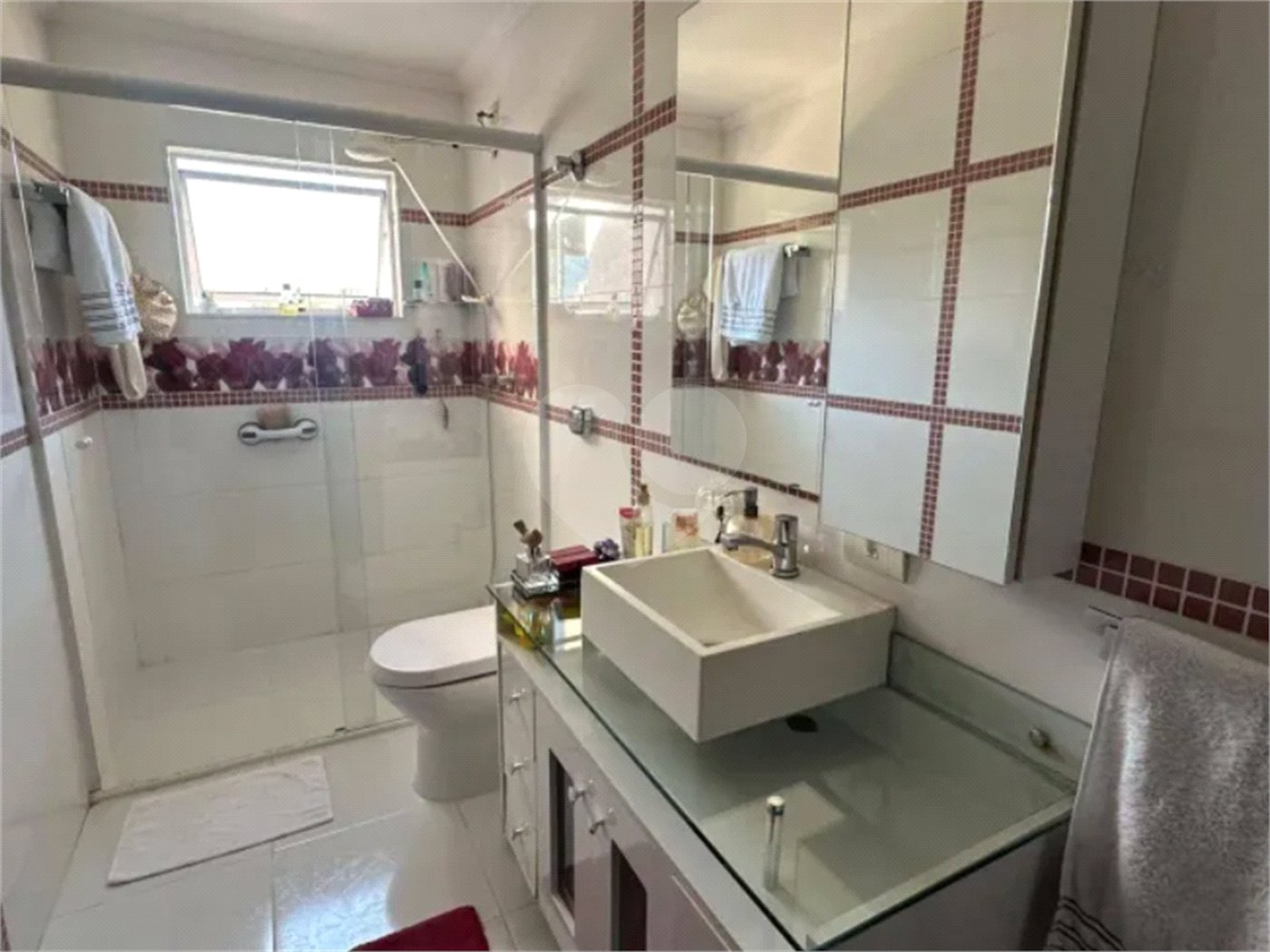 Sobrado à venda com 4 quartos, sendo 1 suíte, em Jardim Regina, São Paulo, SP