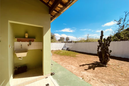 Casa em condomínio para alugar com 2 quartos, sendo 1 suíte, em Caravelas, Armação dos Búzios, RJ